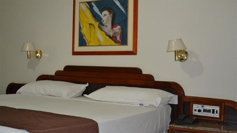 Dimas Lessa Hotel Montes Claros Eksteriør bilde